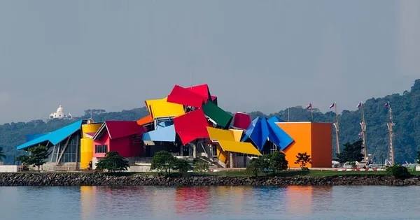 这个“彩色折纸”状的博物馆，让人眼前一亮！(图12)
